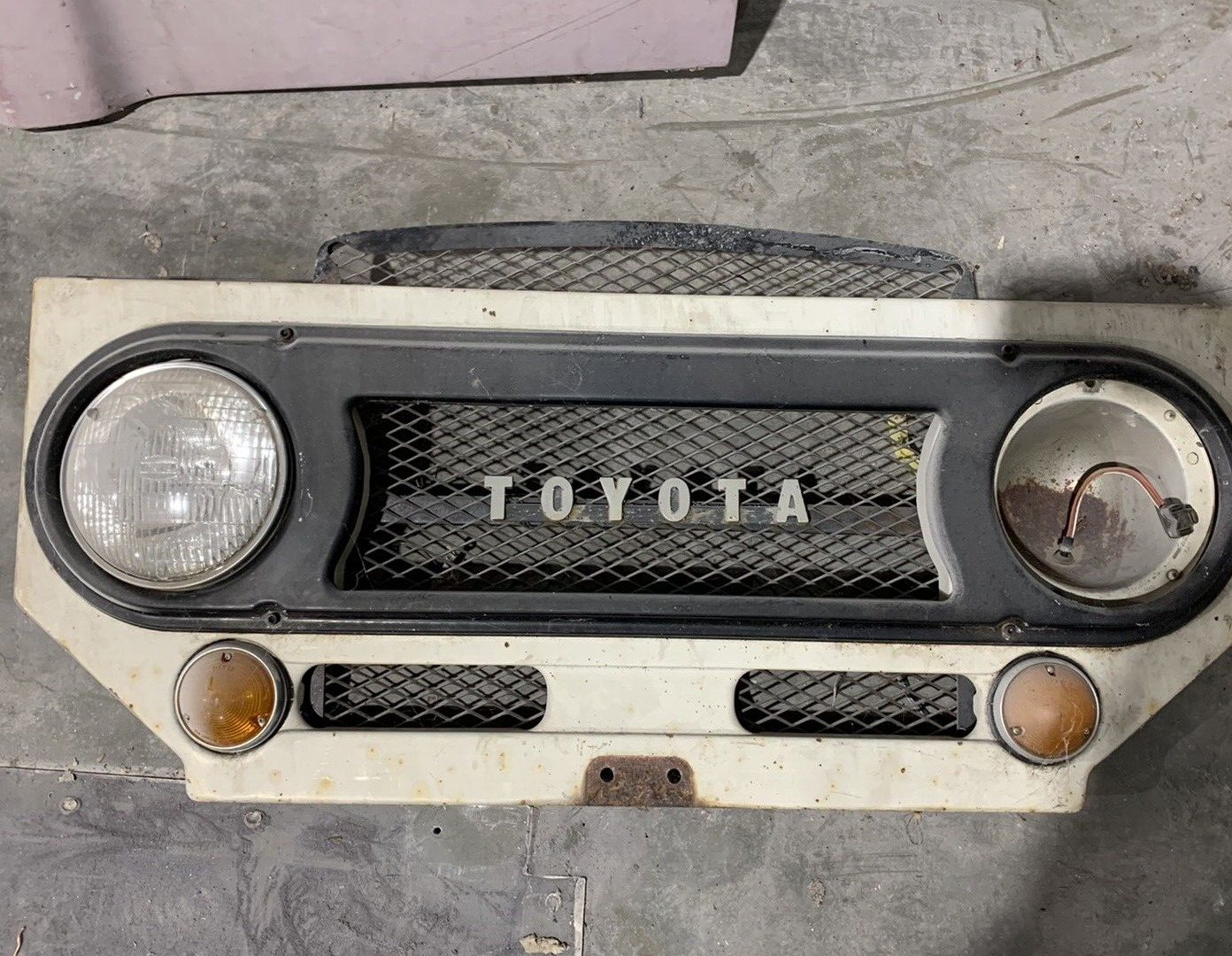 Original Toyota FJ40 grill — the inspiration